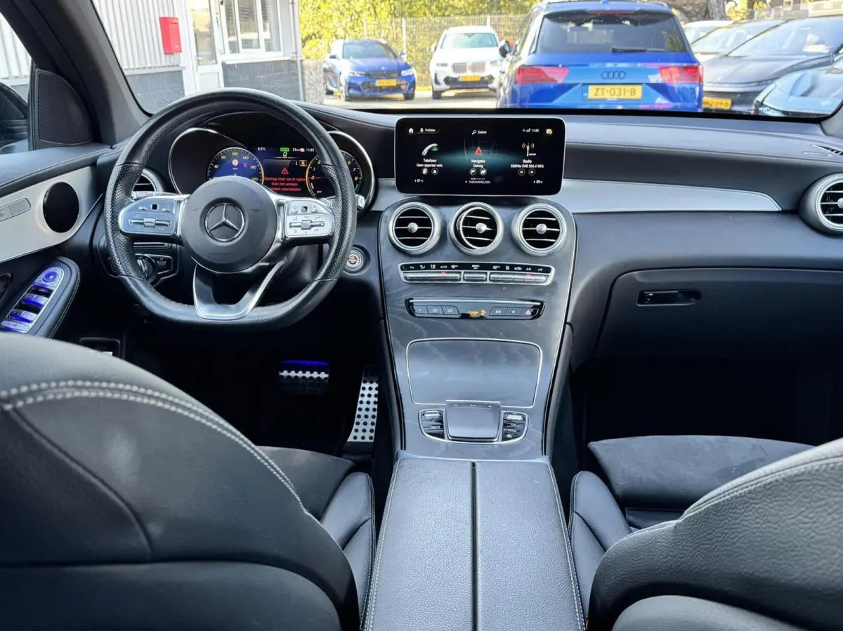 300e 4MATIC Business Solution AMG|SOH 94%|Lichtpakket|Nightpakket|Schuifdak|360° Camera|Keyless-Go|19" AMG|NL-auto!