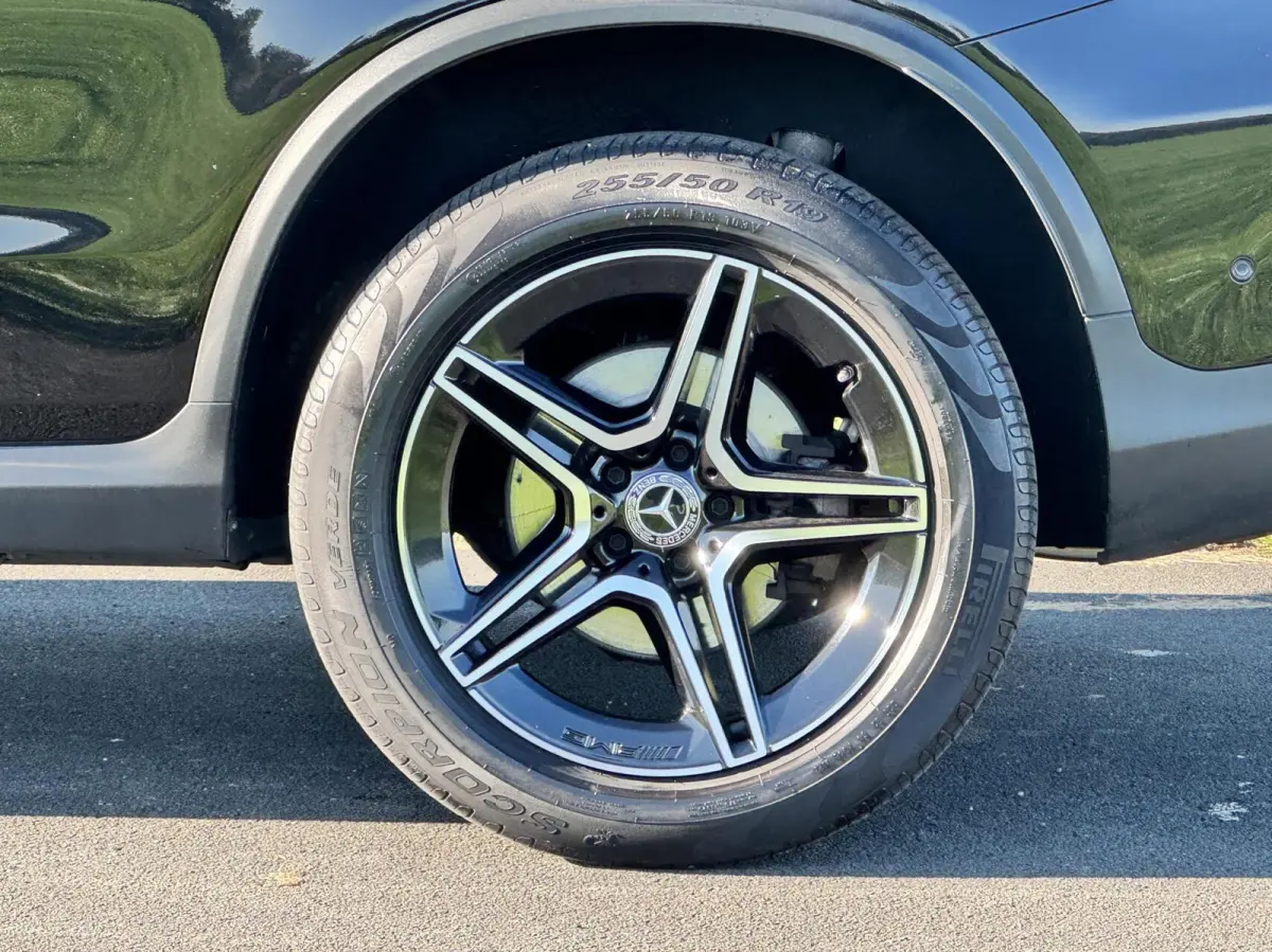 300e 4MATIC Business Solution AMG|SOH 94%|Lichtpakket|Nightpakket|Schuifdak|360° Camera|Keyless-Go|19" AMG|NL-auto!