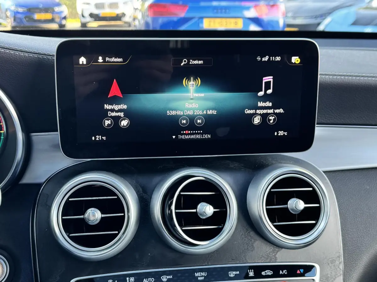 300e 4MATIC Business Solution AMG|SOH 94%|Lichtpakket|Nightpakket|Schuifdak|360° Camera|Keyless-Go|19" AMG|NL-auto!