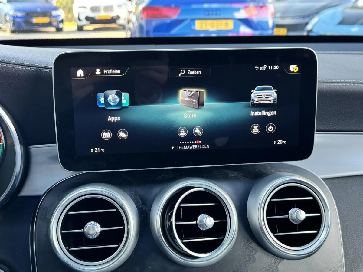 300e 4MATIC Business Solution AMG|SOH 94%|Lichtpakket|Nightpakket|Schuifdak|360° Camera|Keyless-Go|19" AMG|NL-auto!