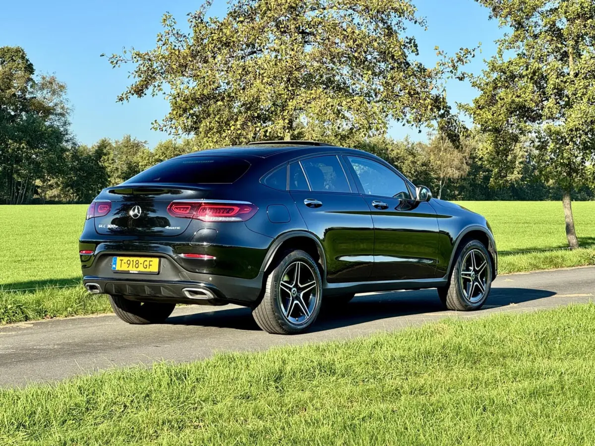 300e 4MATIC Business Solution AMG|SOH 94%|Lichtpakket|Nightpakket|Schuifdak|360° Camera|Keyless-Go|19" AMG|NL-auto!