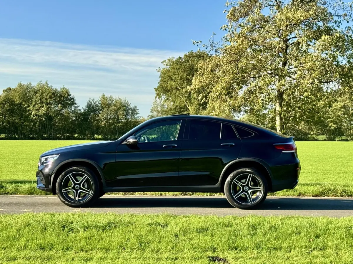 300e 4MATIC Business Solution AMG|SOH 94%|Lichtpakket|Nightpakket|Schuifdak|360° Camera|Keyless-Go|19" AMG|NL-auto!