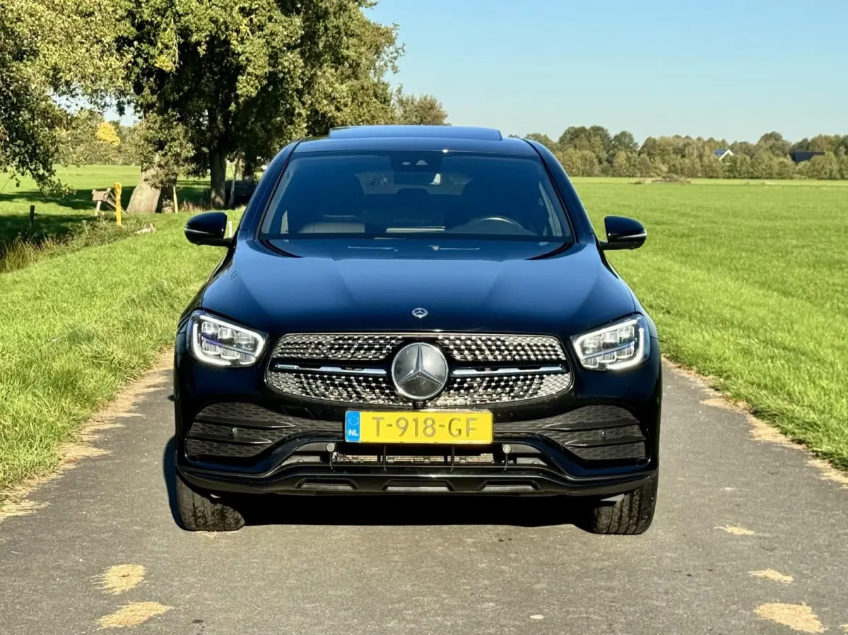 300e 4MATIC Business Solution AMG|SOH 94%|Lichtpakket|Nightpakket|Schuifdak|360° Camera|Keyless-Go|19" AMG|NL-auto!