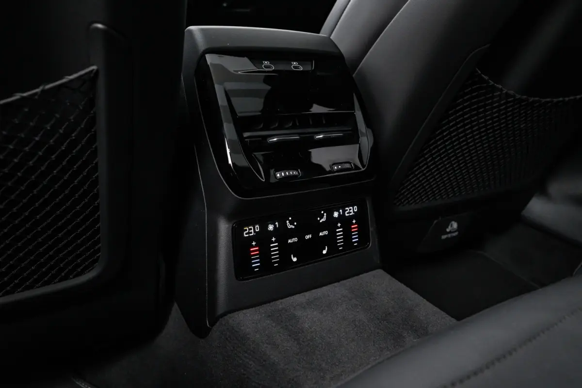 2.0 e-hybrid quattro 270 kW / 367 PK | Bang & Olufsen 3D soundsystem | Bang & olufsen premium 3d | Bots waarschuwing systeem