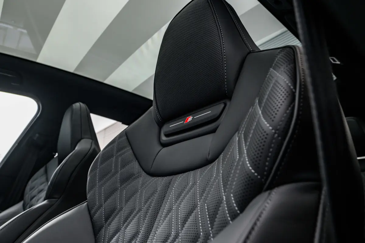2.0 e-hybrid quattro 270 kW / 367 PK | Bang & Olufsen 3D soundsystem | Bang & olufsen premium 3d | Bots waarschuwing systeem