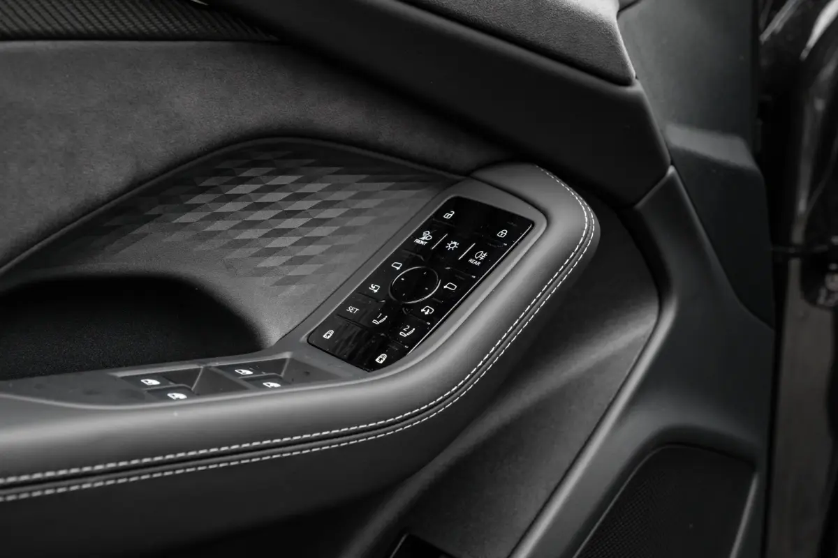 2.0 e-hybrid quattro 270 kW / 367 PK | Bang & Olufsen 3D soundsystem | Bang & olufsen premium 3d | Bots waarschuwing systeem