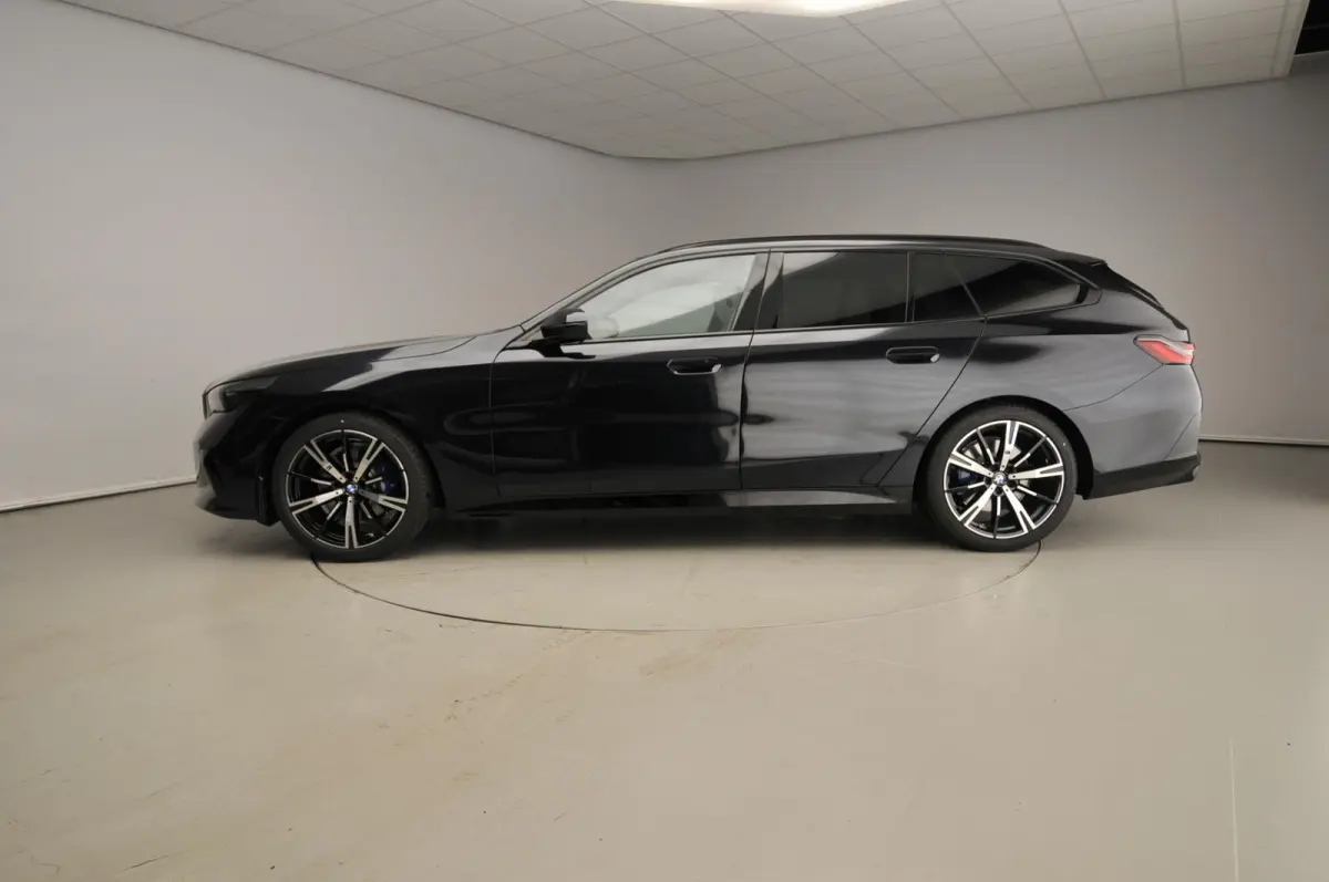 520i M Sportpakket Pro | Innovation Pack | Travel Pack | High Executive | Iconic Glow | Harman/Kardon | Panoramadak | Trekhaak