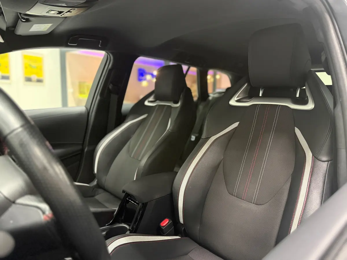 1.8 Hybrid GR-Sport Automaat | Trekhaak | Kuipstoelen | CarPlay |ACC| Navi | LED | Stoelverw.
