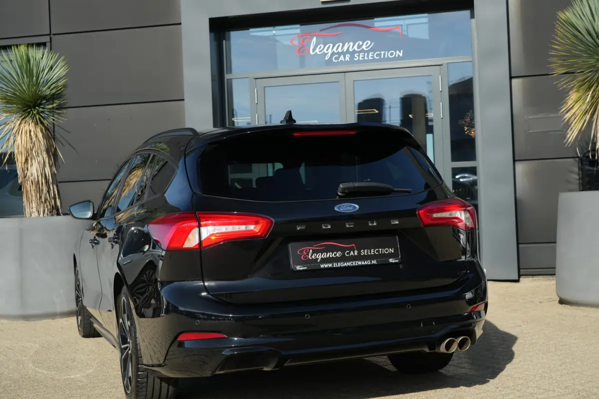 1.5 EcoBoost ST-Line Business | 150 PK | Navigatie | Stoelverwarming | Stuurwielverwarming | Parkeersensoren | Ford Focus Wagon 1.5 EcoBoost ST-Line Business 150 PK met een 1.5-liter 3-cilin