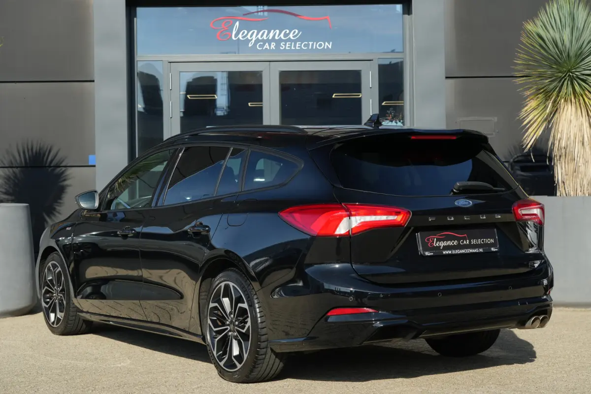 1.5 EcoBoost ST-Line Business | 150 PK | Navigatie | Stoelverwarming | Stuurwielverwarming | Parkeersensoren | Ford Focus Wagon 1.5 EcoBoost ST-Line Business 150 PK met een 1.5-liter 3-cilin