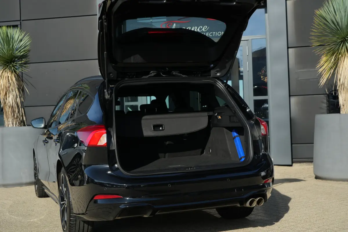 1.5 EcoBoost ST-Line Business | 150 PK | Navigatie | Stoelverwarming | Stuurwielverwarming | Parkeersensoren | Ford Focus Wagon 1.5 EcoBoost ST-Line Business 150 PK met een 1.5-liter 3-cilin