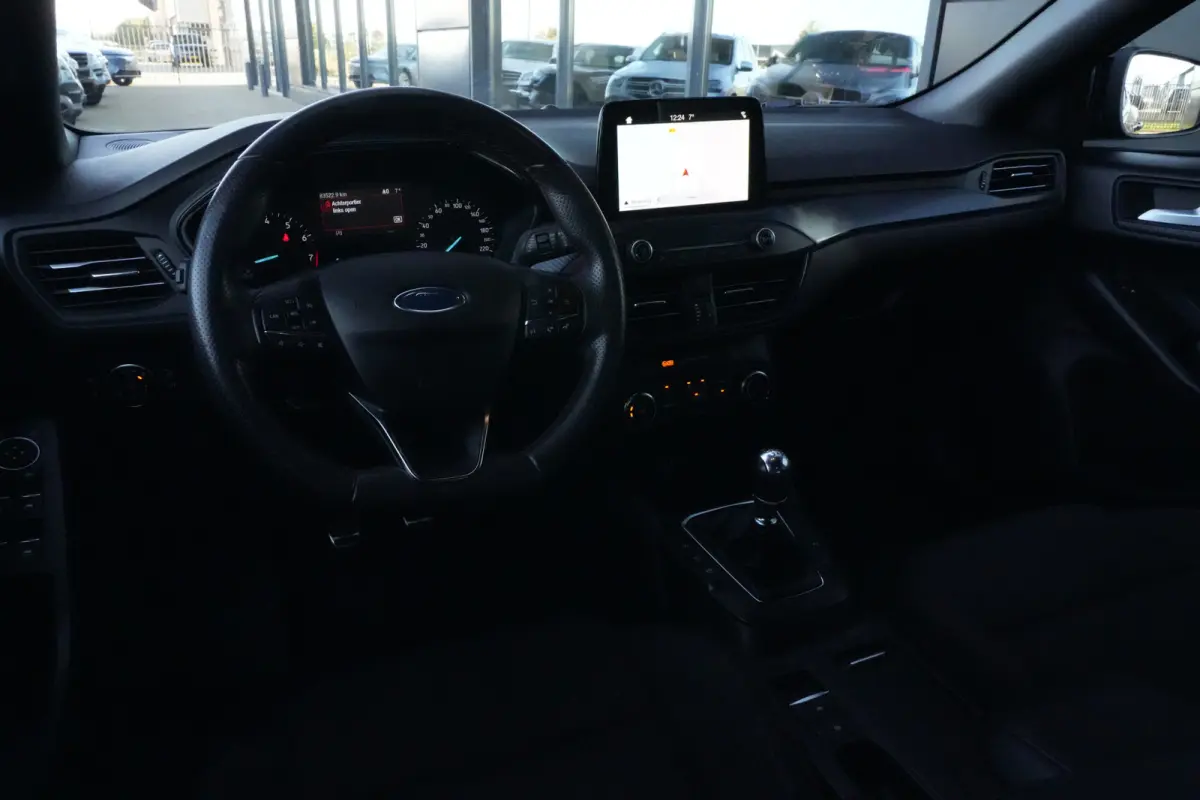 1.5 EcoBoost ST-Line Business | 150 PK | Navigatie | Stoelverwarming | Stuurwielverwarming | Parkeersensoren | Ford Focus Wagon 1.5 EcoBoost ST-Line Business 150 PK met een 1.5-liter 3-cilin