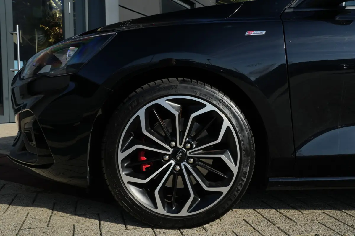 1.5 EcoBoost ST-Line Business | 150 PK | Navigatie | Stoelverwarming | Stuurwielverwarming | Parkeersensoren | Ford Focus Wagon 1.5 EcoBoost ST-Line Business 150 PK met een 1.5-liter 3-cilin