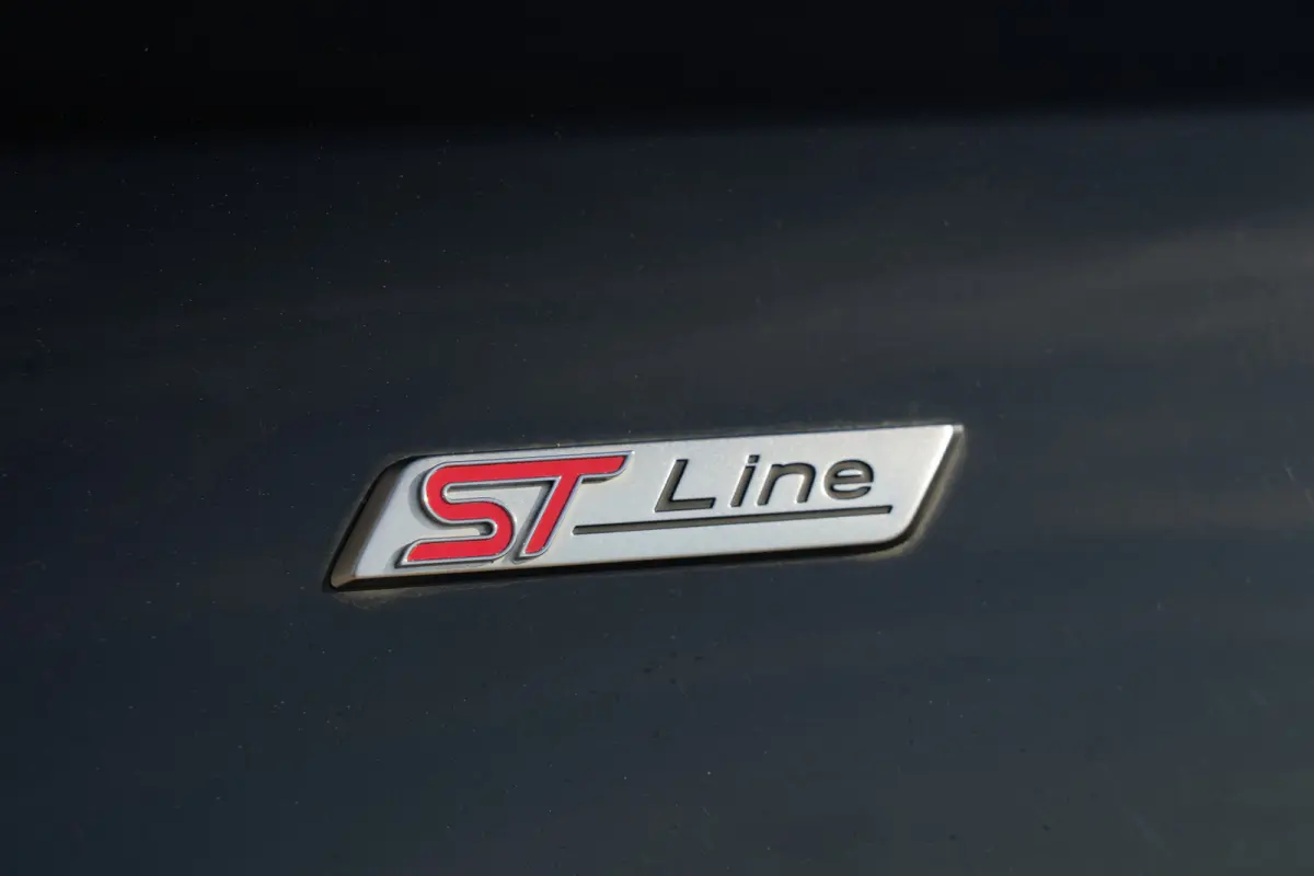 1.5 EcoBoost ST-Line Business | 150 PK | Navigatie | Stoelverwarming | Stuurwielverwarming | Parkeersensoren | Ford Focus Wagon 1.5 EcoBoost ST-Line Business 150 PK met een 1.5-liter 3-cilin