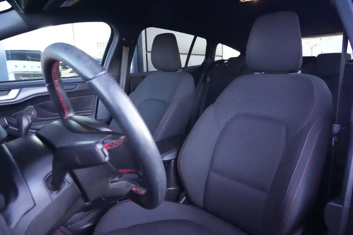 1.5 EcoBoost ST-Line Business | 150 PK | Navigatie | Stoelverwarming | Stuurwielverwarming | Parkeersensoren | Ford Focus Wagon 1.5 EcoBoost ST-Line Business 150 PK met een 1.5-liter 3-cilin