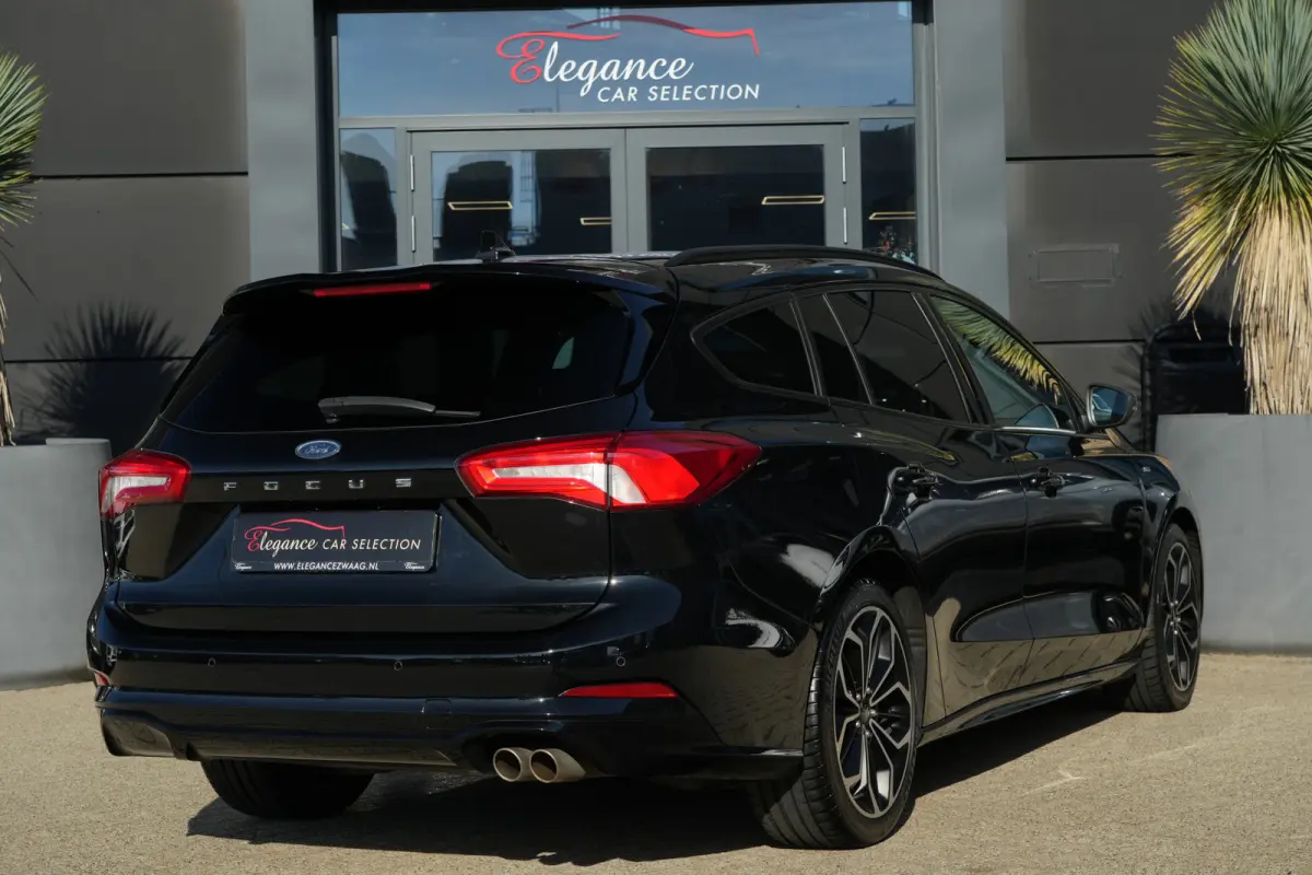 1.5 EcoBoost ST-Line Business | 150 PK | Navigatie | Stoelverwarming | Stuurwielverwarming | Parkeersensoren | Ford Focus Wagon 1.5 EcoBoost ST-Line Business 150 PK met een 1.5-liter 3-cilin