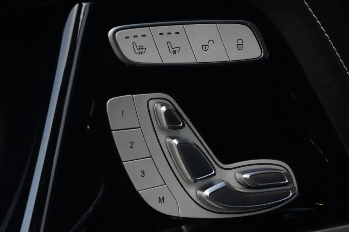 G900 Brabus Rocket | Full Carbon | Burmester | 360° camera | Leder | Brabus Sport uitlaat | Mercedes-Benz G-klasse G900 BRABUS ROCKET met krachtige benzinemotor, exclusieve BRABUS Rocket Pa