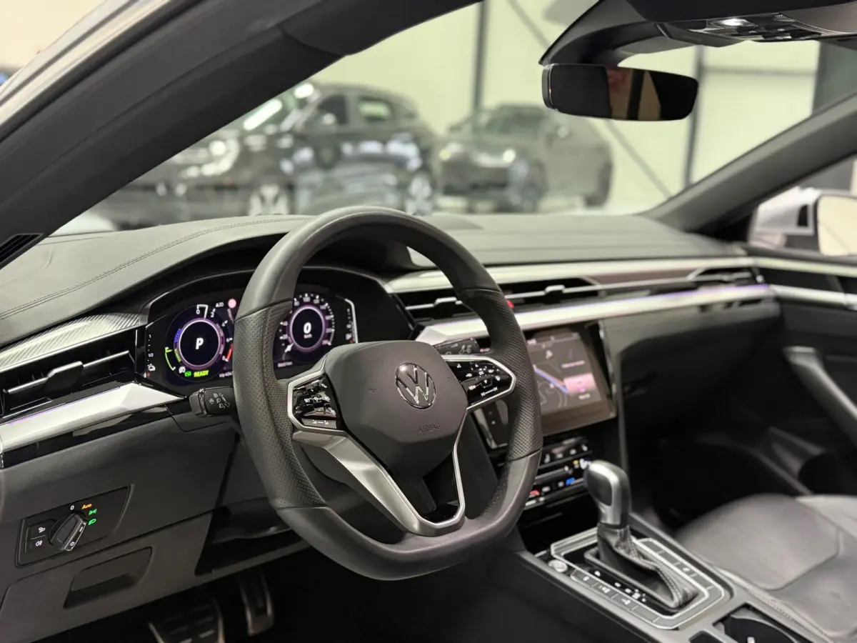 1.4 TSI eHybrid R-Line | Pano | Trekhaak |ACC| Virtual |LED| Memory | Keyless | Sportstoelen | Stoelverw.
