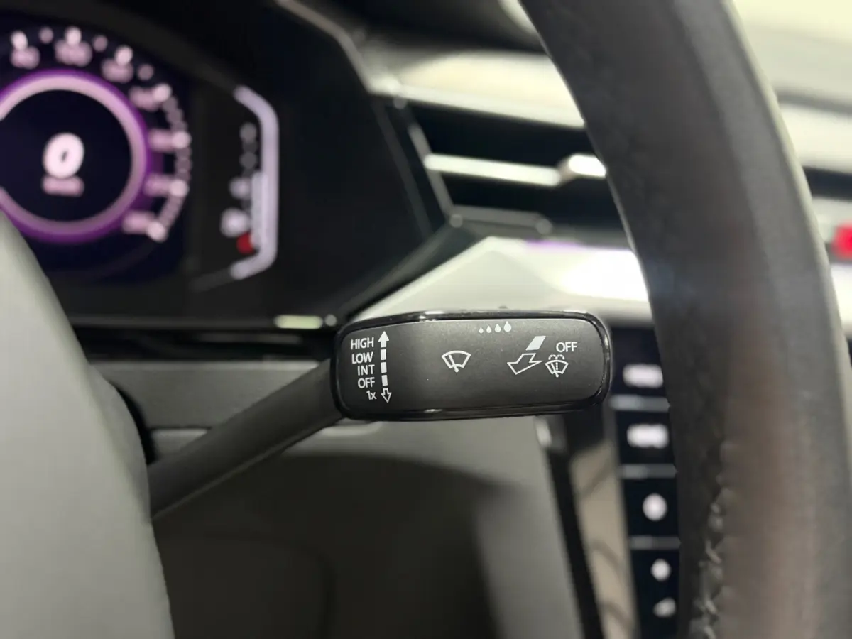 1.4 TSI eHybrid R-Line | Pano | Trekhaak |ACC| Virtual |LED| Memory | Keyless | Sportstoelen | Stoelverw.