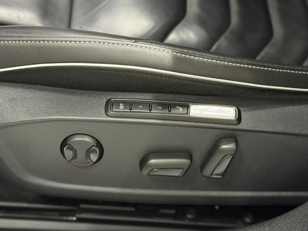 1.4 TSI eHybrid R-Line | Pano | Trekhaak |ACC| Virtual |LED| Memory | Keyless | Sportstoelen | Stoelverw.