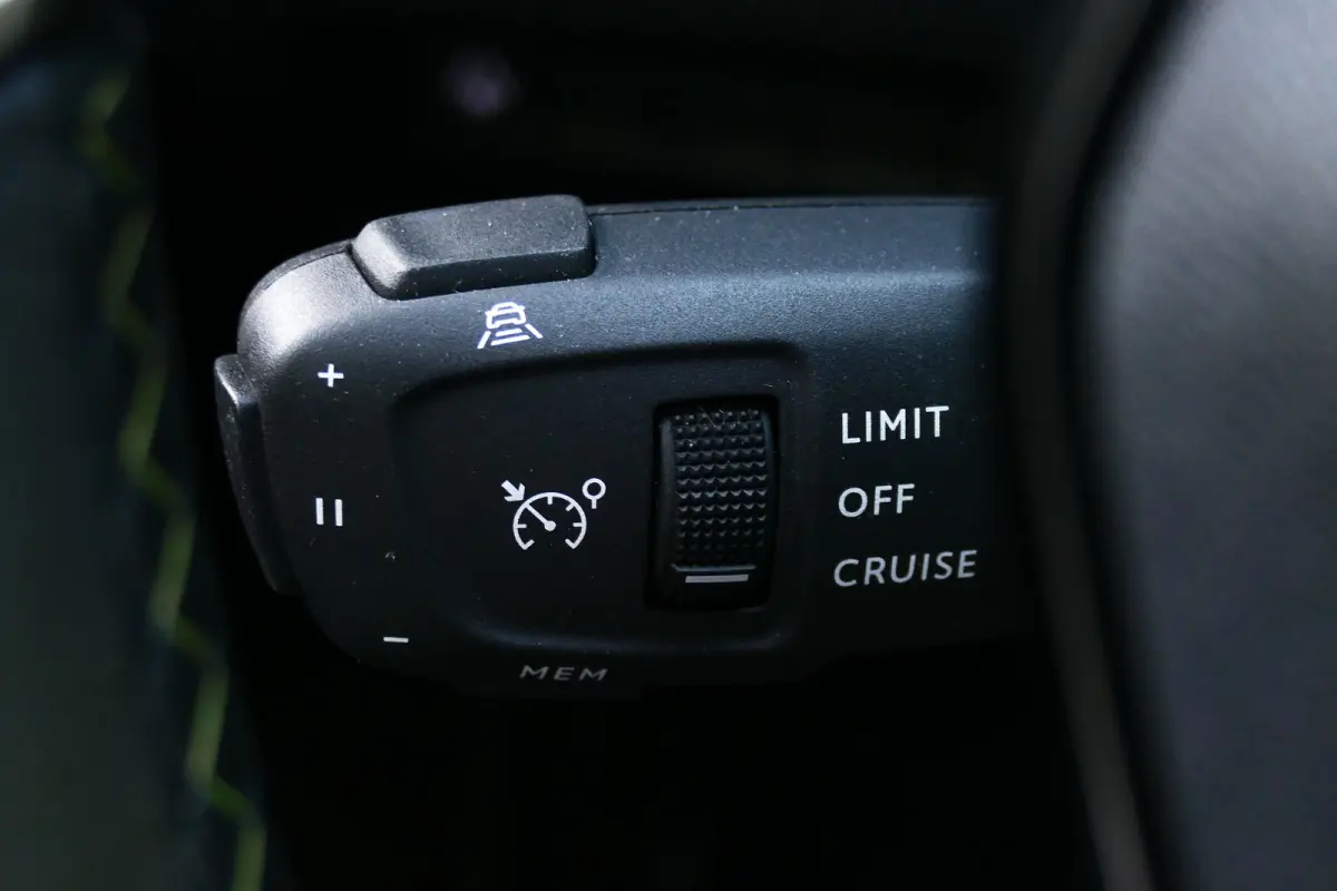 EV GT Avantage 54 kWh / CAMERA V+A / ALCANTARA / SOH 99% / KEYLESS / 17"LMV / MASSAGESTOEL / FULL-LED / NAVI / CLIMA / PDC / ADAPT. CRUISECONTROL / 1E EIGENAAR / SCHITTERENDE STAAT !!