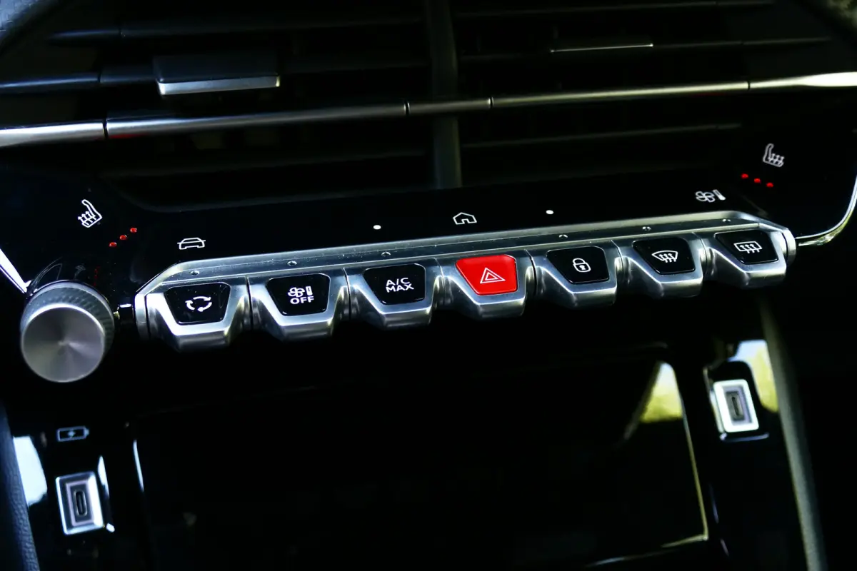 EV GT Avantage 54 kWh / CAMERA V+A / ALCANTARA / SOH 99% / KEYLESS / 17"LMV / MASSAGESTOEL / FULL-LED / NAVI / CLIMA / PDC / ADAPT. CRUISECONTROL / 1E EIGENAAR / SCHITTERENDE STAAT !!