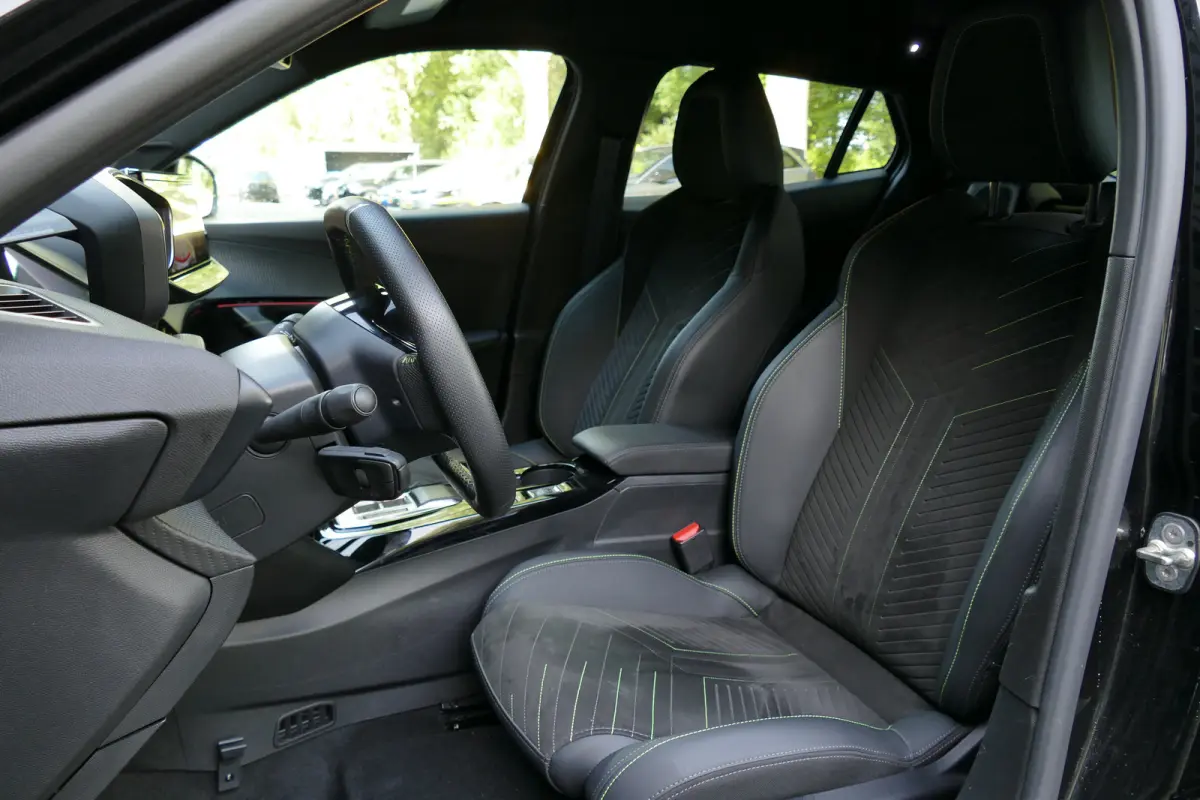 EV GT Avantage 54 kWh / CAMERA V+A / ALCANTARA / SOH 99% / KEYLESS / 17"LMV / MASSAGESTOEL / FULL-LED / NAVI / CLIMA / PDC / ADAPT. CRUISECONTROL / 1E EIGENAAR / SCHITTERENDE STAAT !!