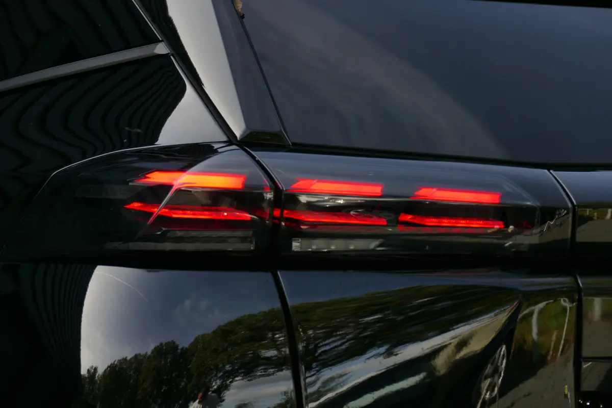 EV GT Avantage 54 kWh / CAMERA V+A / ALCANTARA / SOH 99% / KEYLESS / 17"LMV / MASSAGESTOEL / FULL-LED / NAVI / CLIMA / PDC / ADAPT. CRUISECONTROL / 1E EIGENAAR / SCHITTERENDE STAAT !!