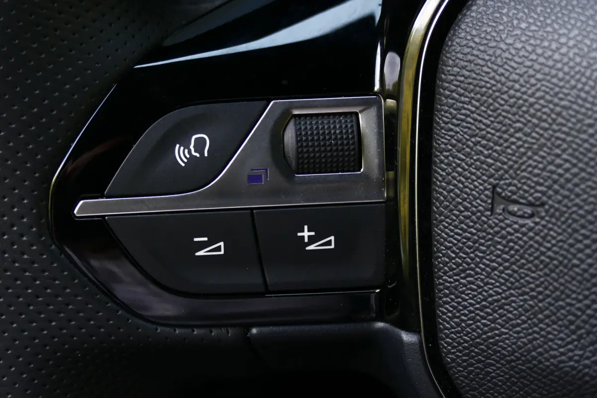 EV GT Avantage 54 kWh / CAMERA V+A / ALCANTARA / SOH 99% / KEYLESS / 17"LMV / MASSAGESTOEL / FULL-LED / NAVI / CLIMA / PDC / ADAPT. CRUISECONTROL / 1E EIGENAAR / SCHITTERENDE STAAT !!