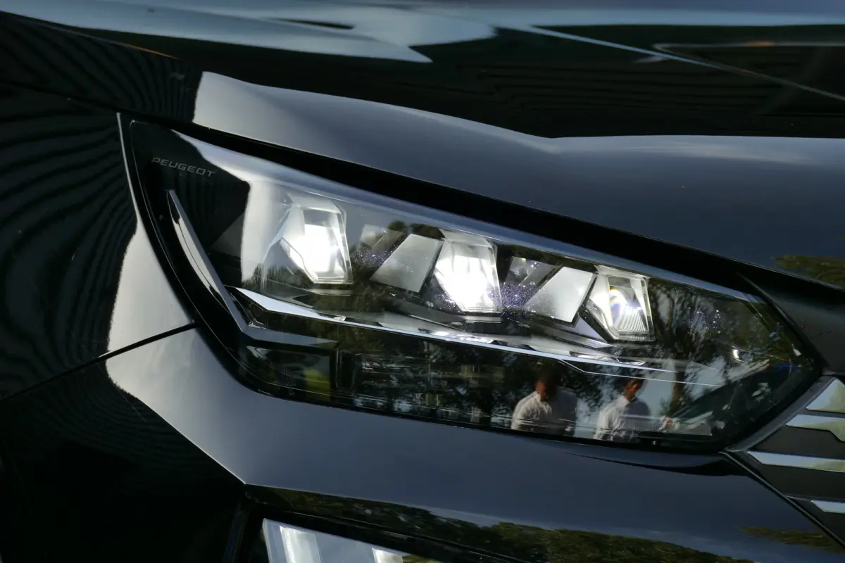 EV GT Avantage 54 kWh / CAMERA V+A / ALCANTARA / SOH 99% / KEYLESS / 17"LMV / MASSAGESTOEL / FULL-LED / NAVI / CLIMA / PDC / ADAPT. CRUISECONTROL / 1E EIGENAAR / SCHITTERENDE STAAT !!