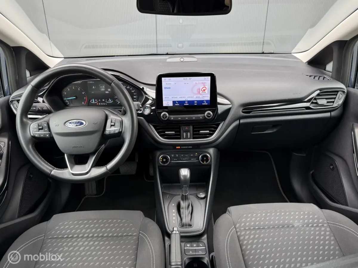 Titanium Automaat LED/Carplay/Trekhaak