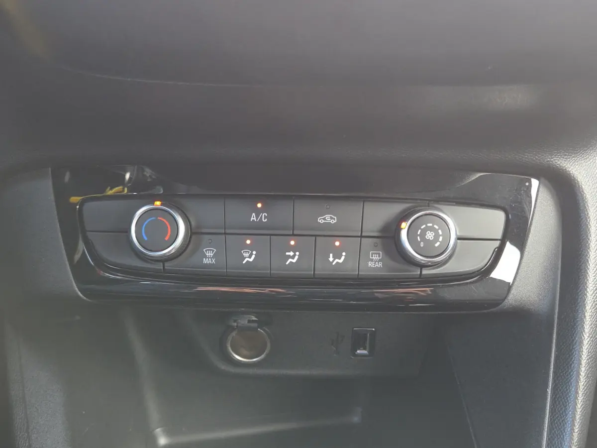 1.2 Edition Trekhaak | Automaat | LED | Carplay/android auto | Airco | Cruise control |