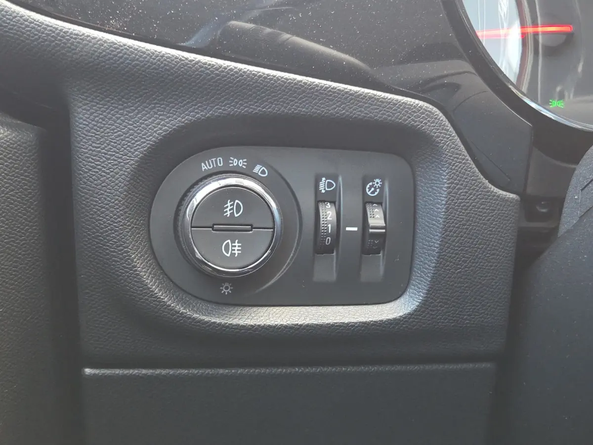 1.2 Edition Trekhaak | Automaat | LED | Carplay/android auto | Airco | Cruise control |