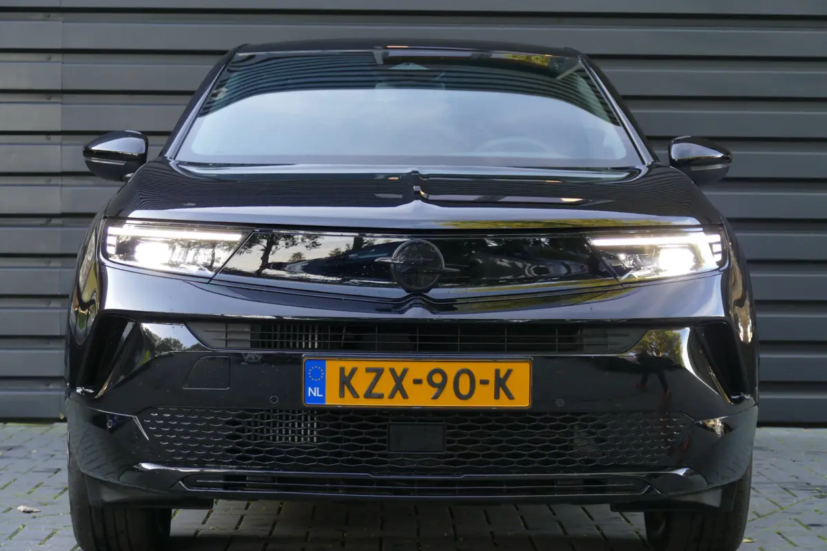 1.2 TURBO HYBRID 136PK GS AUTOMAAT / CAMERA / STUURVERWARMING / FULL-LED / KEYLESS / 17" LMV / NAVI / CLIMA / PDC / BLUETOOTH / ADAPT. CRUISECONTROL / 1E EIGENAAR / SCHITTERENDE !!