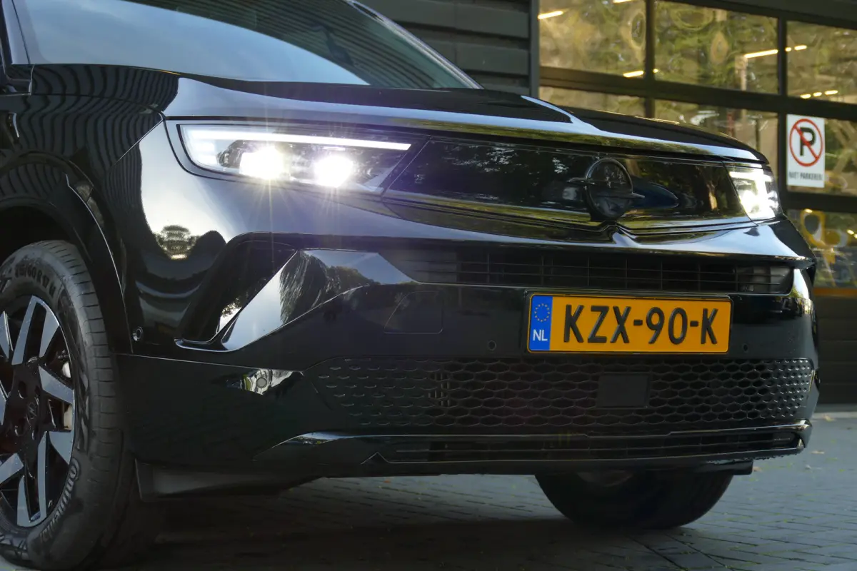 1.2 TURBO HYBRID 136PK GS AUTOMAAT / CAMERA / STUURVERWARMING / FULL-LED / KEYLESS / 17" LMV / NAVI / CLIMA / PDC / BLUETOOTH / ADAPT. CRUISECONTROL / 1E EIGENAAR / SCHITTERENDE !!