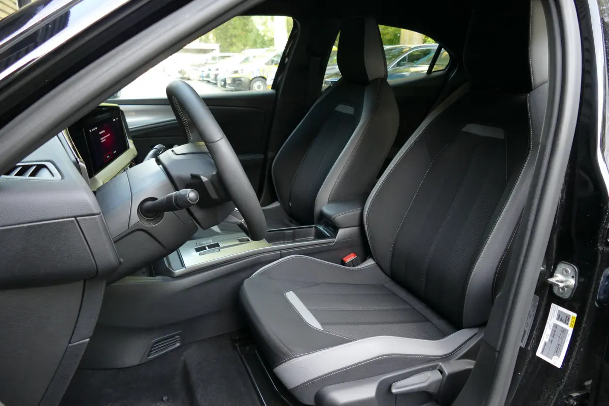 1.2 TURBO HYBRID 136PK GS AUTOMAAT / CAMERA / STUURVERWARMING / FULL-LED / KEYLESS / 17" LMV / NAVI / CLIMA / PDC / BLUETOOTH / ADAPT. CRUISECONTROL / 1E EIGENAAR / SCHITTERENDE !!