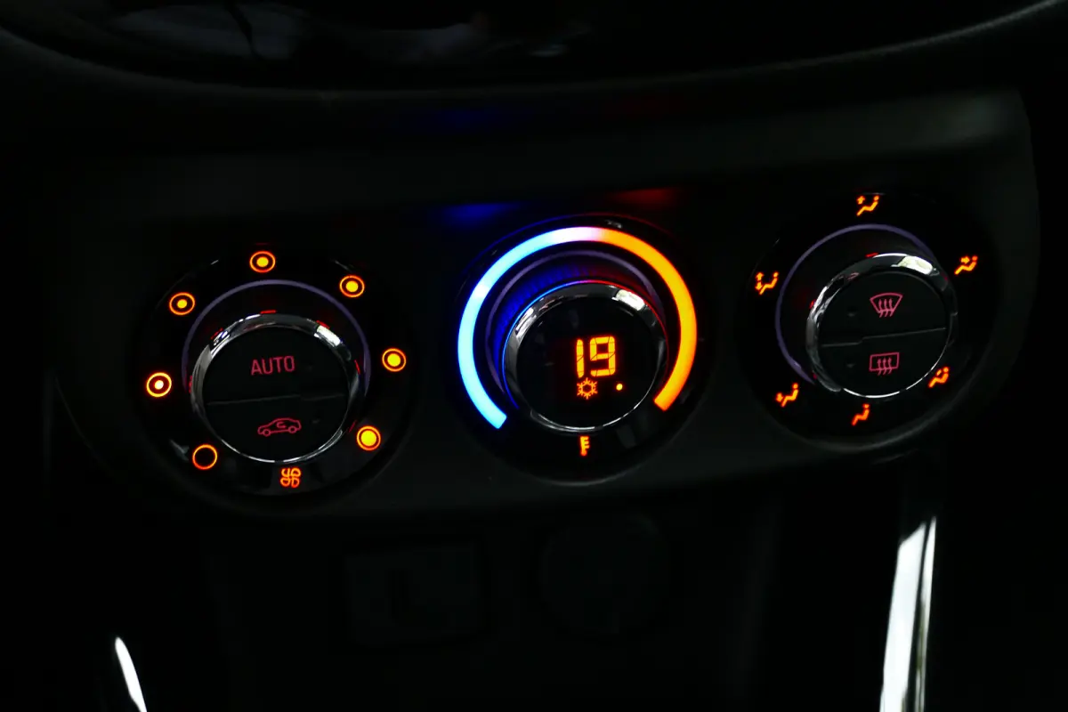 1.0 TURBO 90PK ONLINE EDTION / CAMERA / NAVI / CLIMA / PDC / BLUETOOTH / CRUISECONTROL / 1E EIGENAAR / SCHITTERENDE STAAT !!
