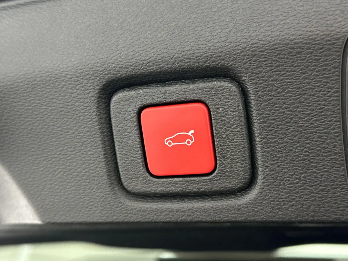 1.2 e-Hybrid Summit | Camera | Navigatie | 360 Camera | Dodehoek Detectie | Elektrische Achterklep | Apple Carplay | Sensoren V+A | DEMO | Tot 8 jaar speciale garantie