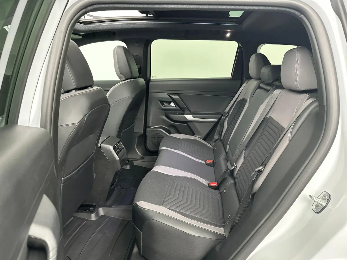 1.2 e-Hybrid Summit | Camera | Navigatie | 360 Camera | Dodehoek Detectie | Elektrische Achterklep | Apple Carplay | Sensoren V+A | DEMO | Tot 8 jaar speciale garantie