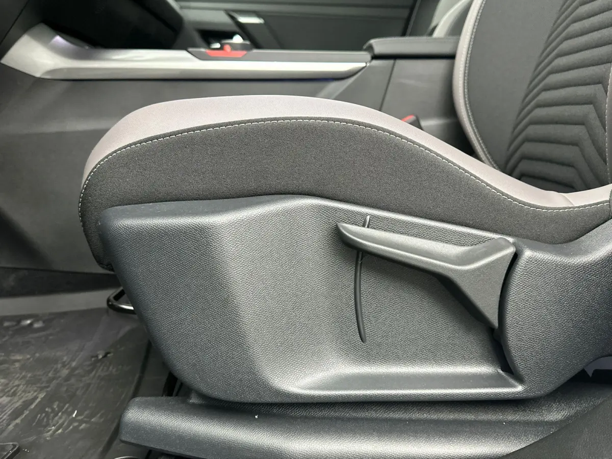 1.2 e-Hybrid Summit | Camera | Navigatie | 360 Camera | Dodehoek Detectie | Elektrische Achterklep | Apple Carplay | Sensoren V+A | DEMO | Tot 8 jaar speciale garantie