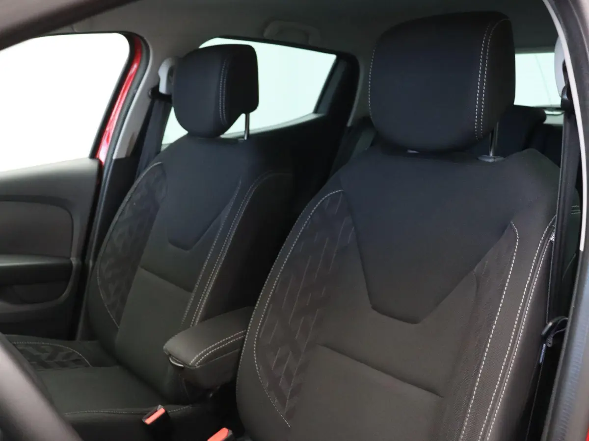 0.9 TCe Limited | Navigatie | Parkeersensoren achter | Cruise control | Bluetooth | Airco |