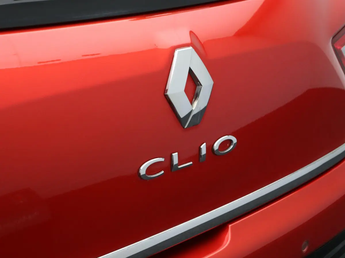 0.9 TCe Limited | Navigatie | Parkeersensoren achter | Cruise control | Bluetooth | Airco |