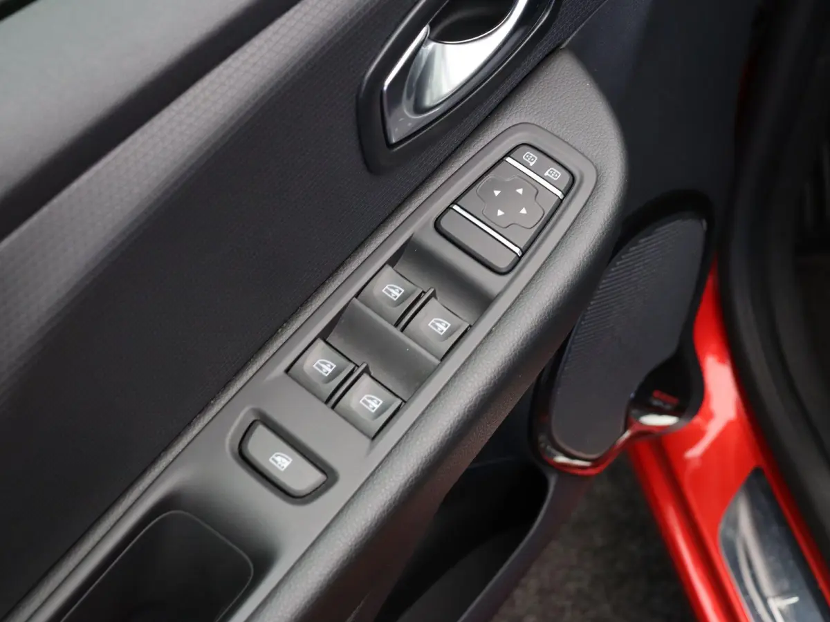 0.9 TCe Limited | Navigatie | Parkeersensoren achter | Cruise control | Bluetooth | Airco |