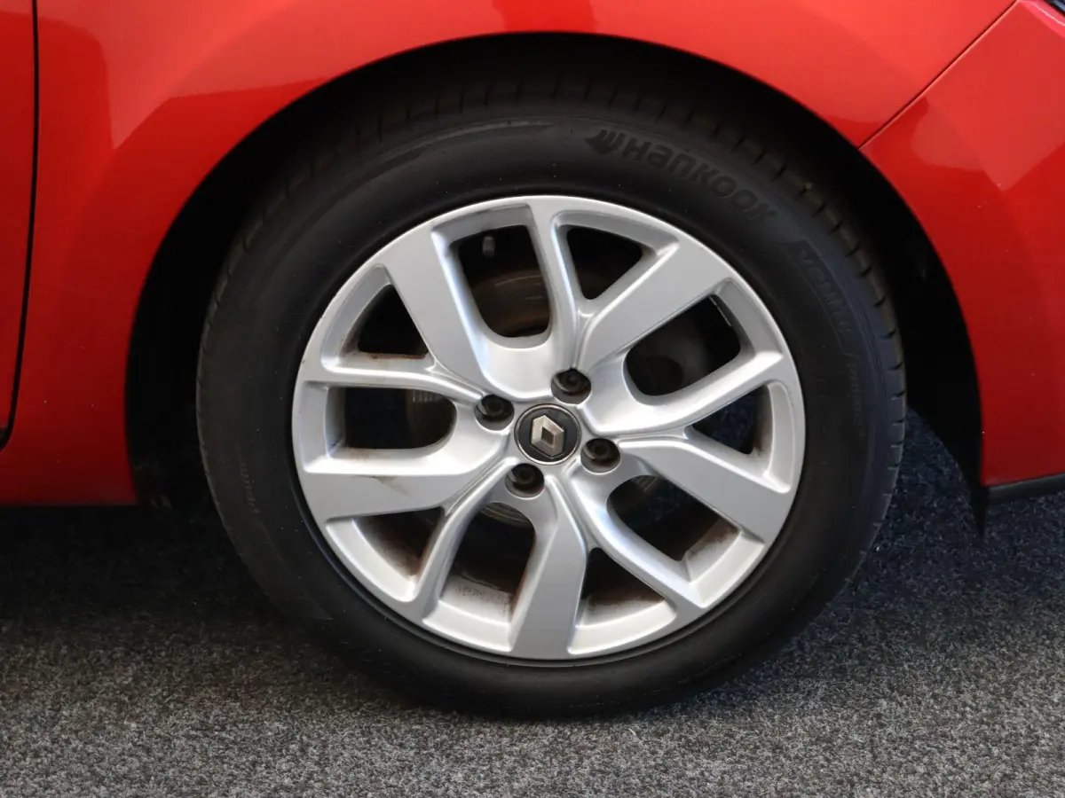 0.9 TCe Limited | Navigatie | Parkeersensoren achter | Cruise control | Bluetooth | Airco |