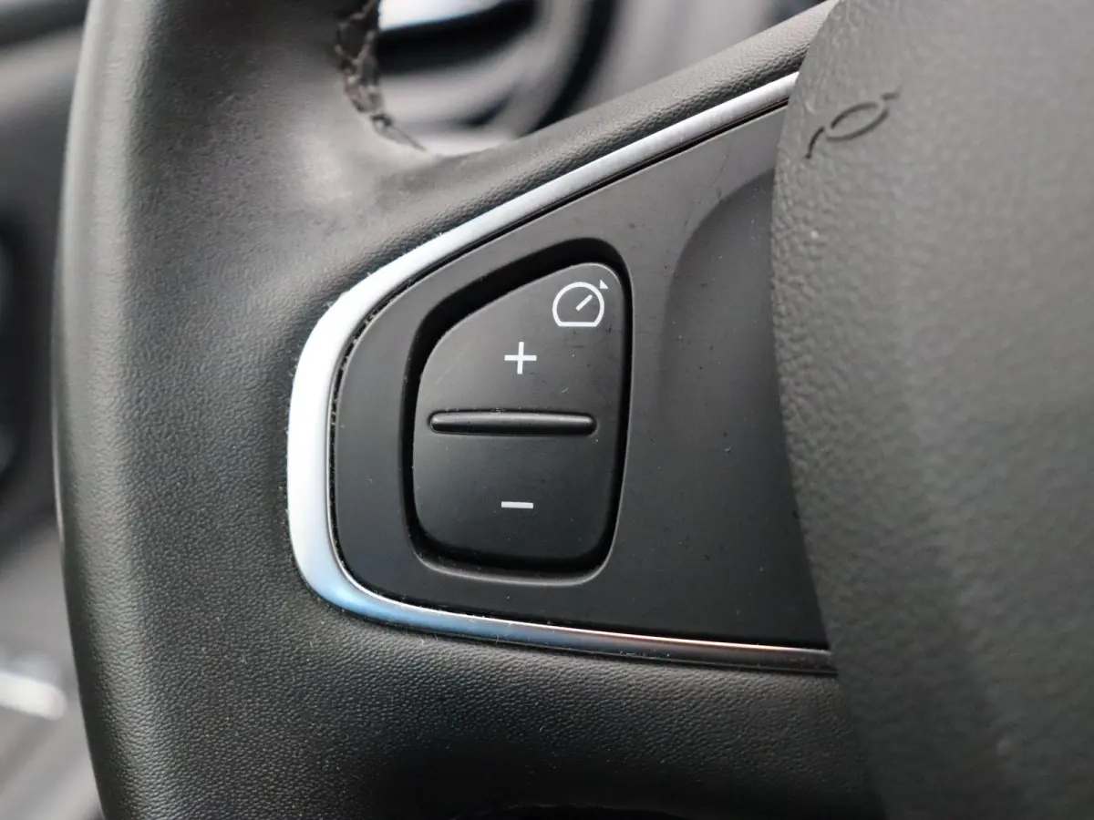 0.9 TCe Limited | Navigatie | Parkeersensoren achter | Cruise control | Bluetooth | Airco |