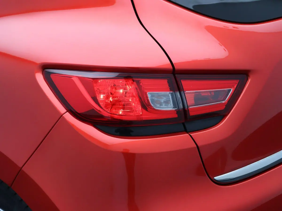 0.9 TCe Limited | Navigatie | Parkeersensoren achter | Cruise control | Bluetooth | Airco |