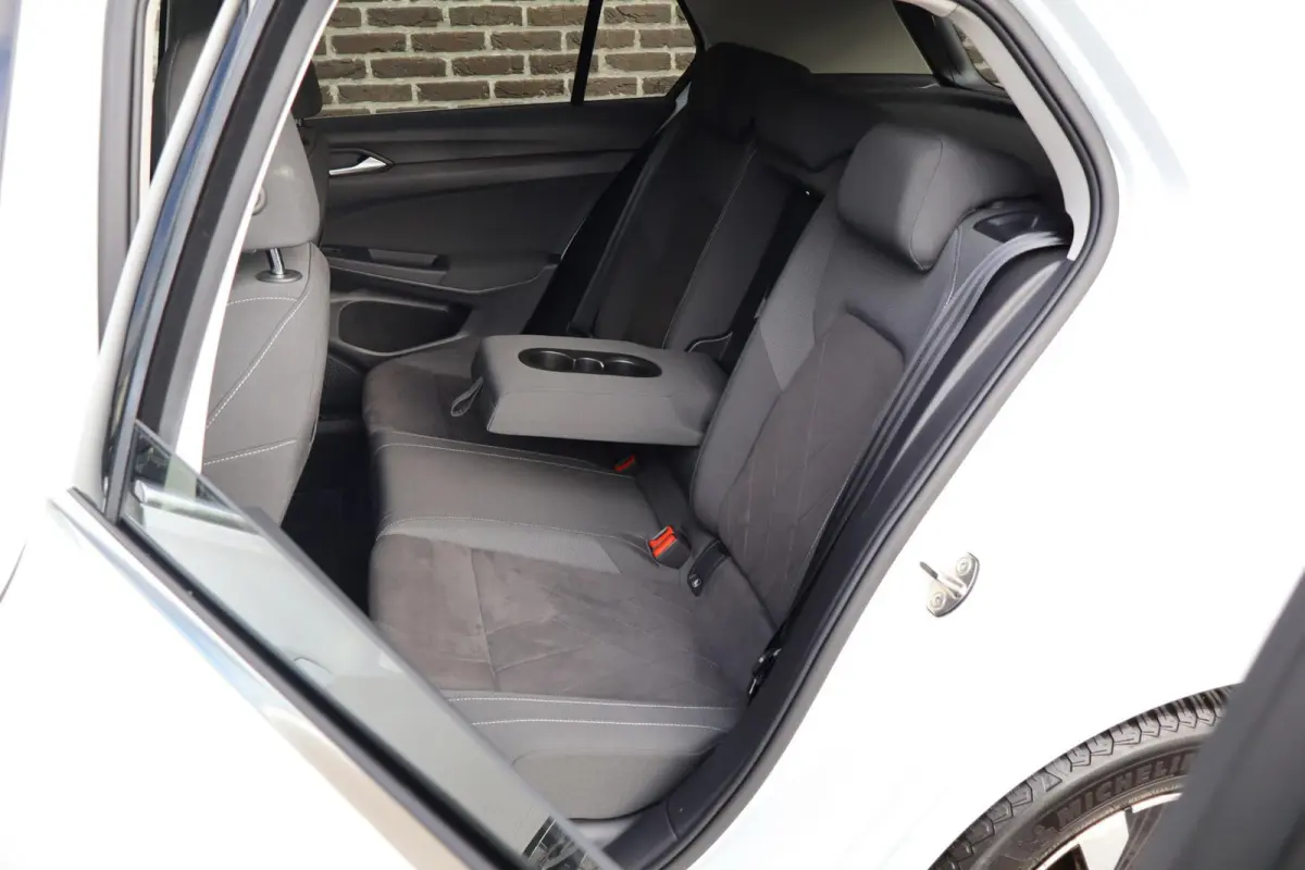 1.4 eHybrid 204pk Style | SoH 93% | Navigatie | Ergonomische Bestuurdersstoel | All Seasonbanden