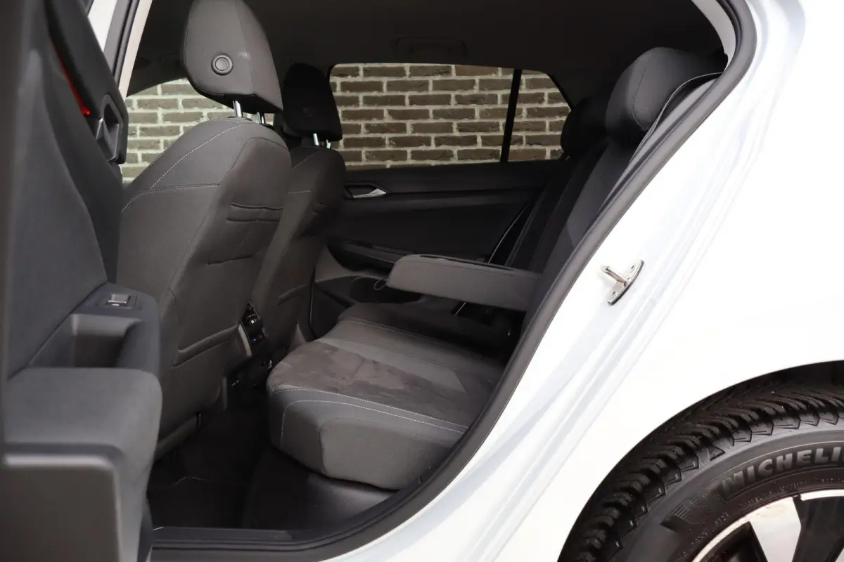 1.4 eHybrid 204pk Style | SoH 93% | Navigatie | Ergonomische Bestuurdersstoel | All Seasonbanden