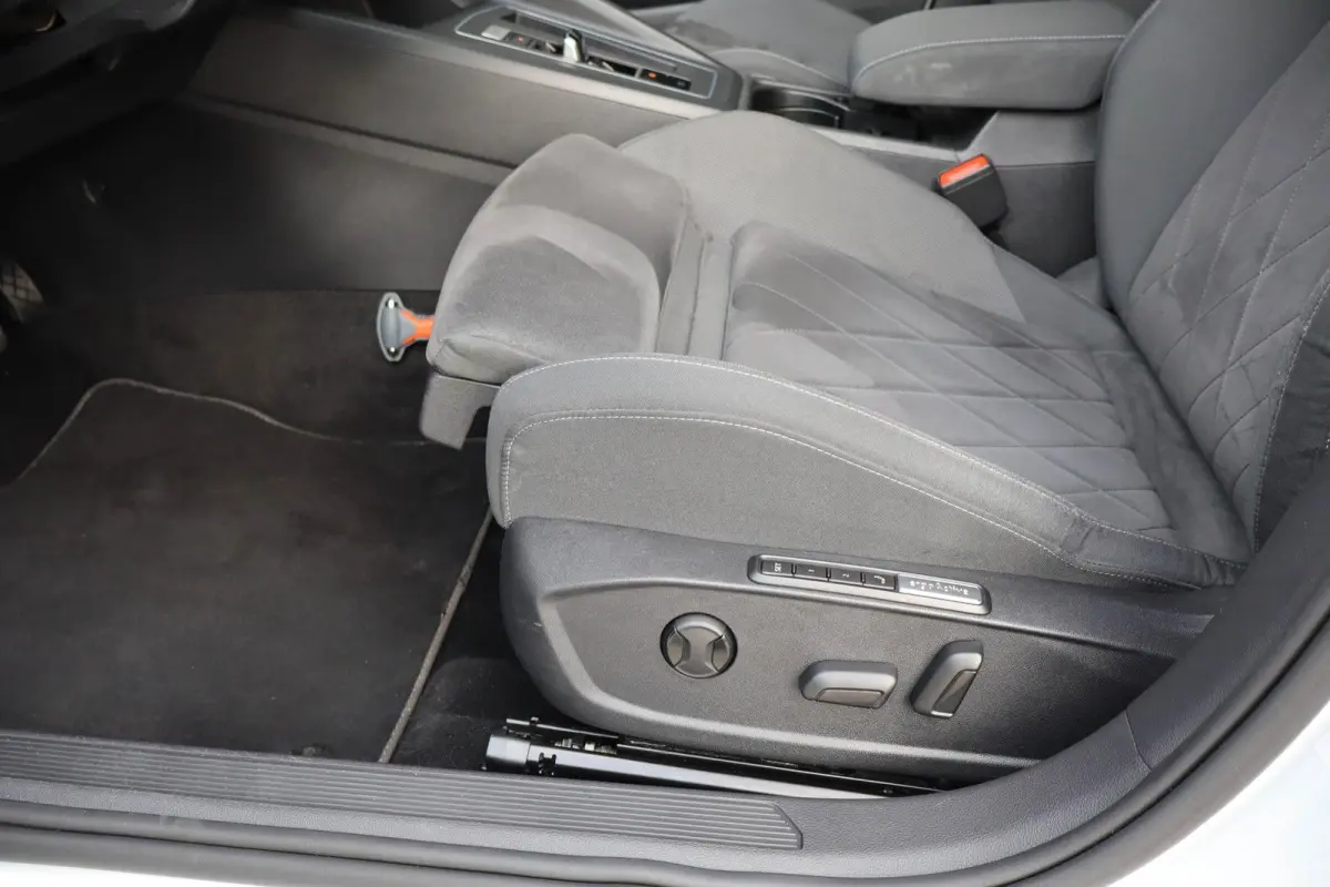 1.4 eHybrid 204pk Style | SoH 93% | Navigatie | Ergonomische Bestuurdersstoel | All Seasonbanden