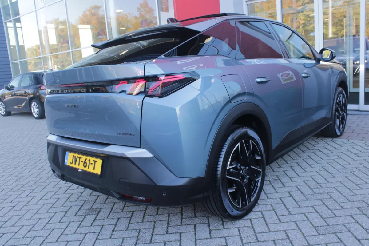 1.2 Hybrid 145PK GT | PANORMASCH SCHUIF / KANTELDAK | | 360° VISION & DRIVE ASSIST PACK: ANTI DIEFSTAL ALARM MET SUPERVERGRENDELING/VERWARMBAAR VOLLEDEREN STUURWIEL/VISEOPARK 360° HD CAMER